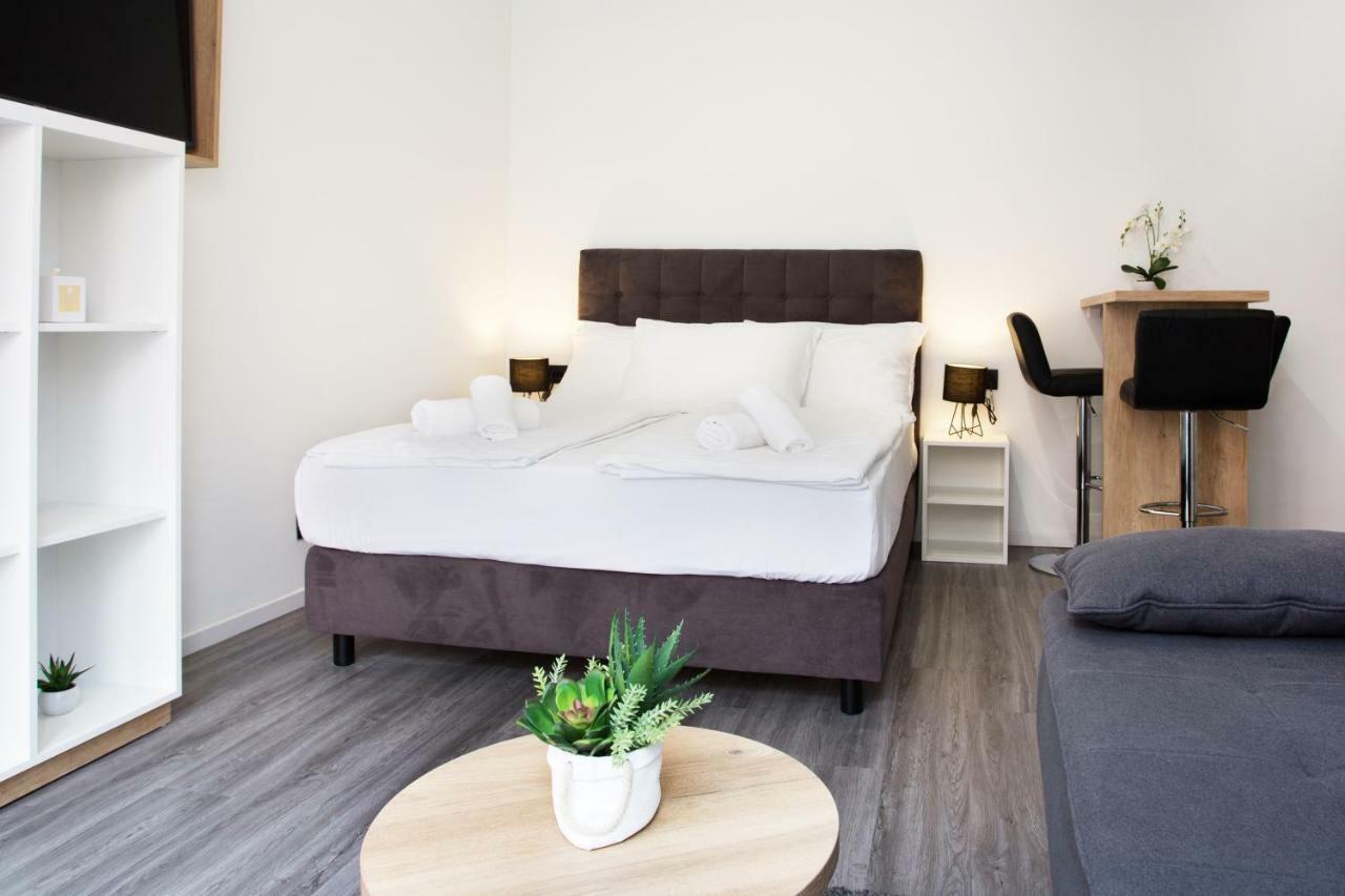 Senzacija Apartments Split Bagian luar foto